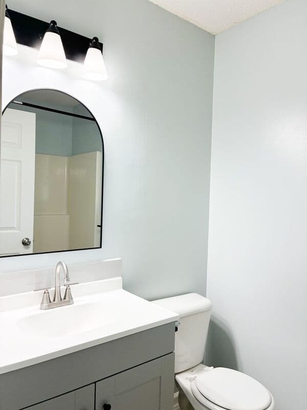 Rincon House: 105 E 9th St