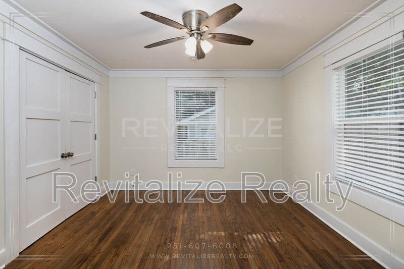 Mobile House: 80 Hathaway Rd N