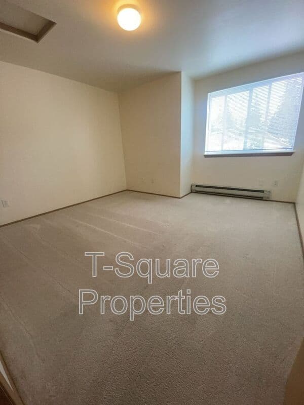 Everett House: 8830 3rd Ave SE