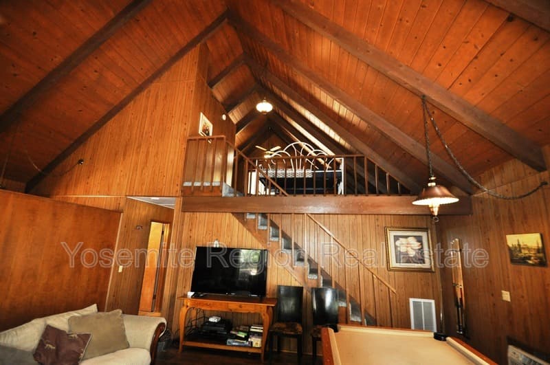 Groveland House: 20415 Pine Mountain Drive