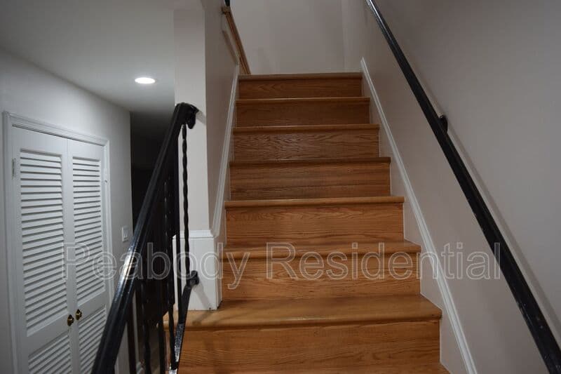 Alexandria House: 1013 N Vail St