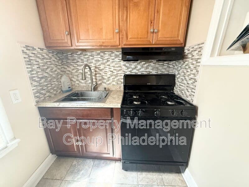 Collingdale House: 242 Pusey Ave