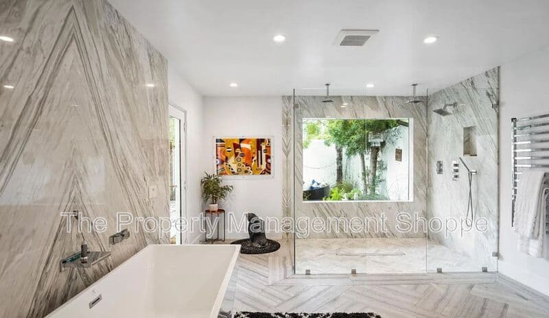 Ojai House: 820 Foothill Lane