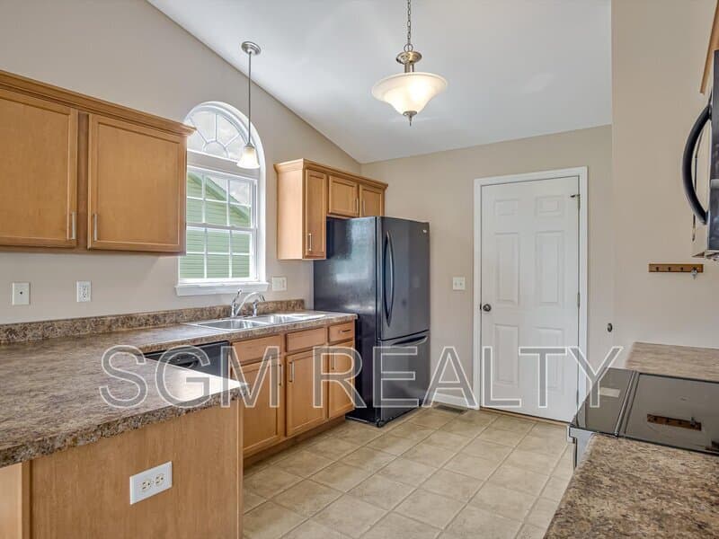 Waterloo House: 1116 Maplewood Ln