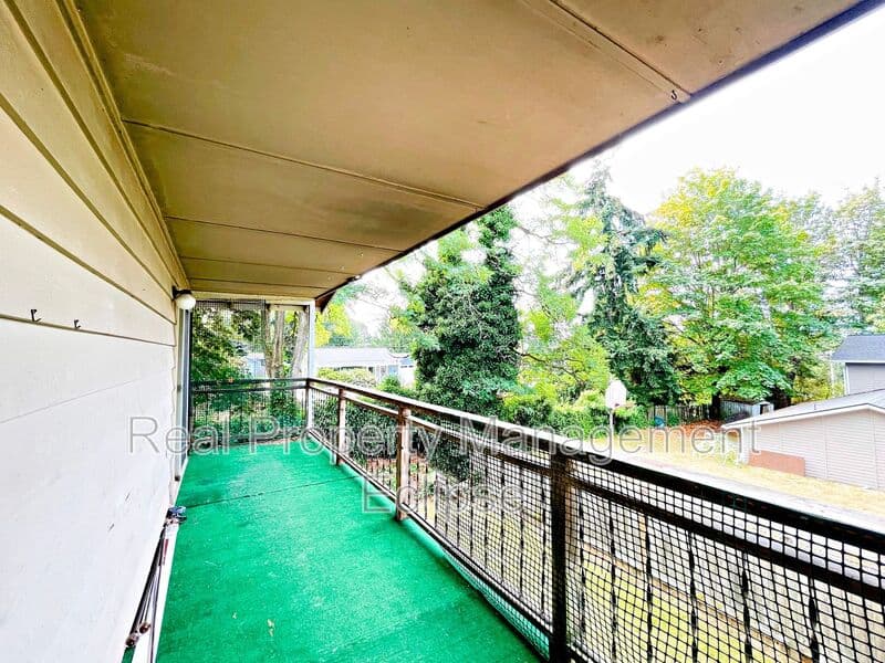 Everett Condo: 6130 W. Beech St