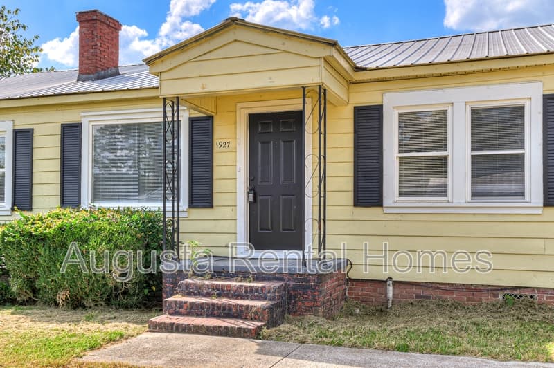 Augusta House: 1927 Lionel Street