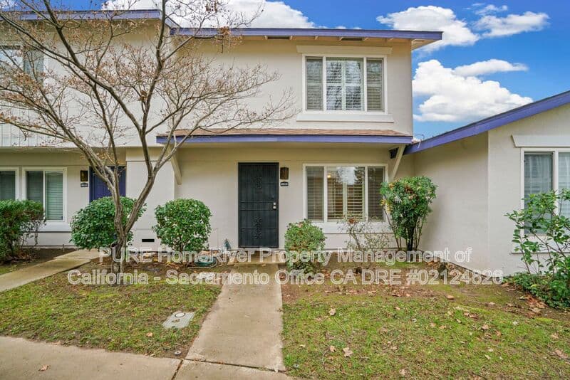 Sacramento House: 8811 Salmon Falls Dr.