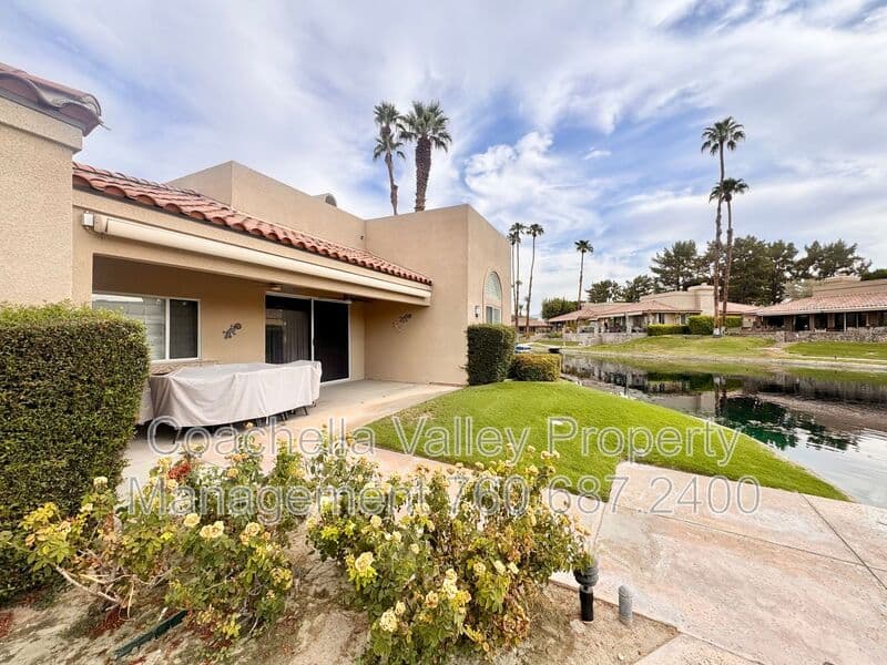 Rancho Mirage House: 21 Lake Shore Dr