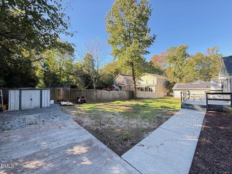 Raleigh House: 5215 Vann Street