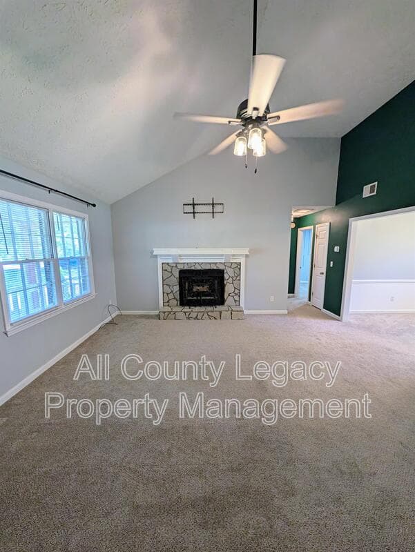 Auburn House: 383 Blackberry Cir