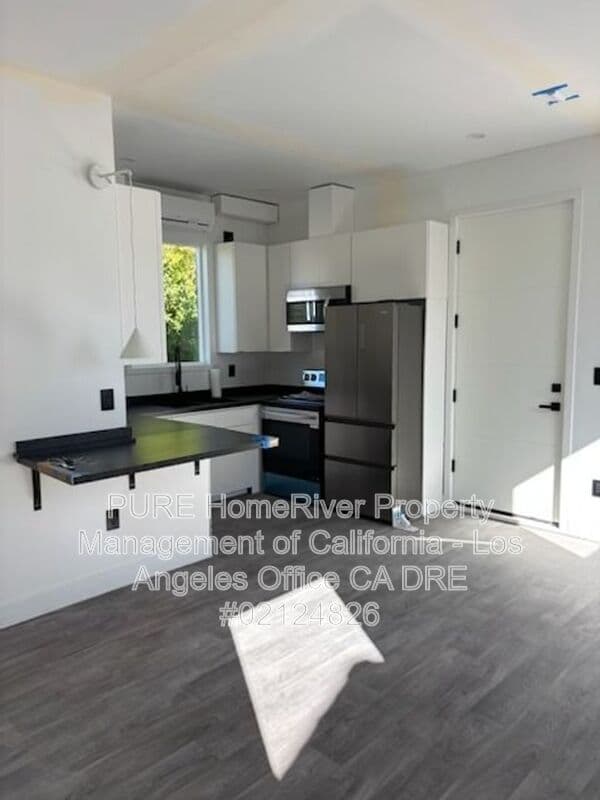 Los Angeles House: 1135 E 67th St Adu