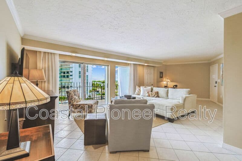 Sarasota Condo: 101 Benjamin Franklin Dr