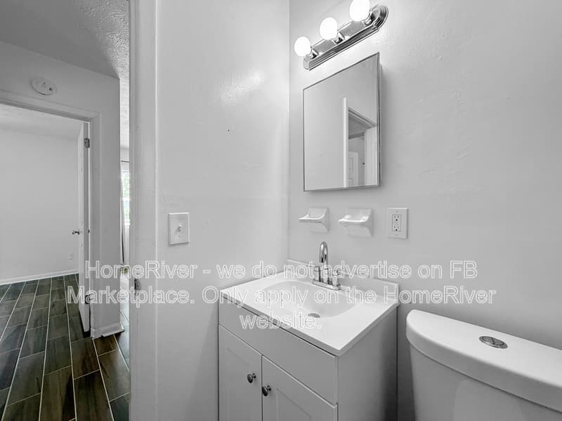 Jacksonville House: 5747 Antoinette Ln