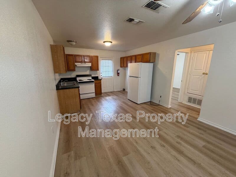 Cleburne Condo: 701 Miracle Ln