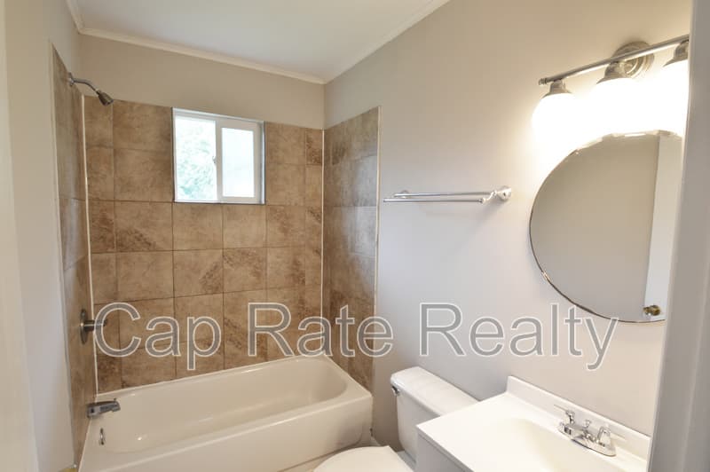 Columbus House: 1226 Parkview Dr