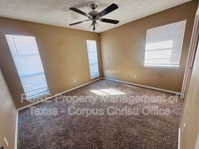 Corpus Christi House: 862 Siskin Circle