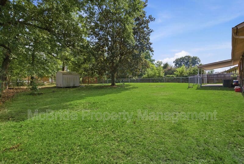 Augusta House: 1918 Dunham Ct