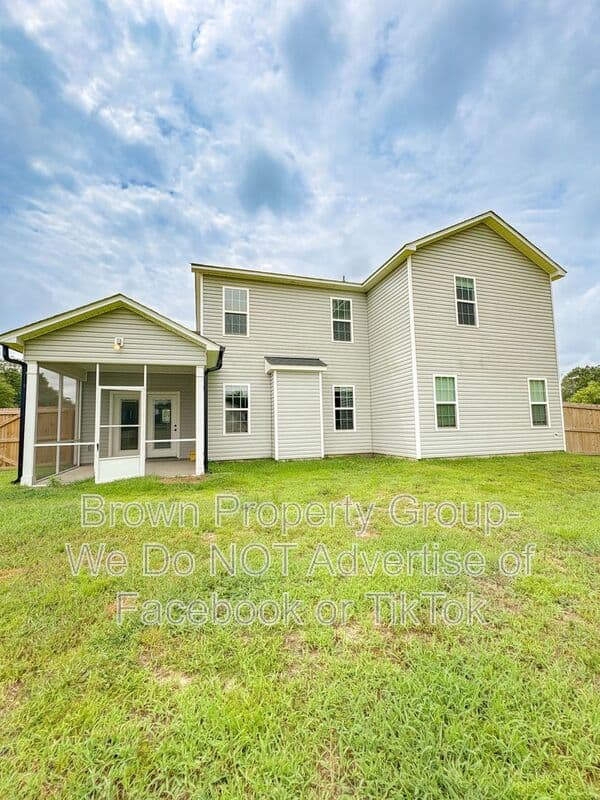Raeford House: 300 St. Matthews Church Rd