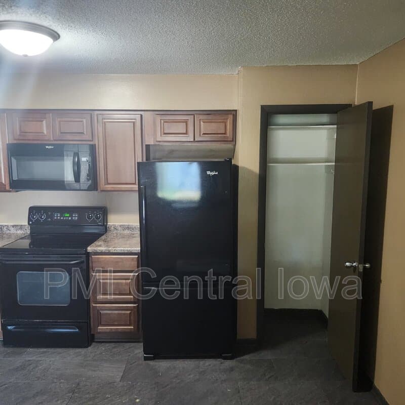 Waukee Condo: 450 Laurel St