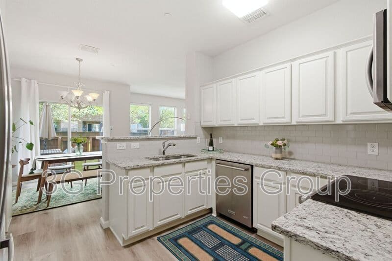 Lewisville House: 2925 St. Andrews Drive