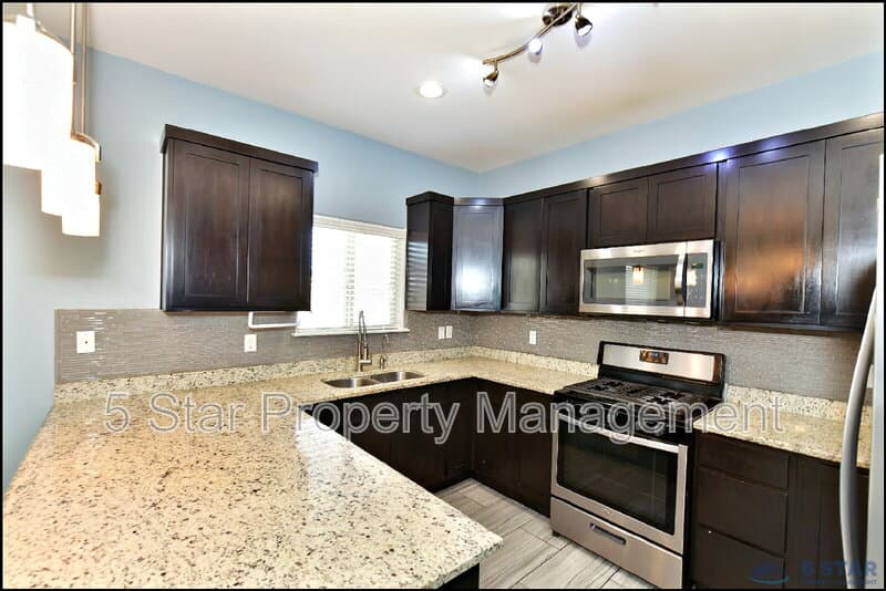 El Paso House: 14972 Louis Baudoin !!