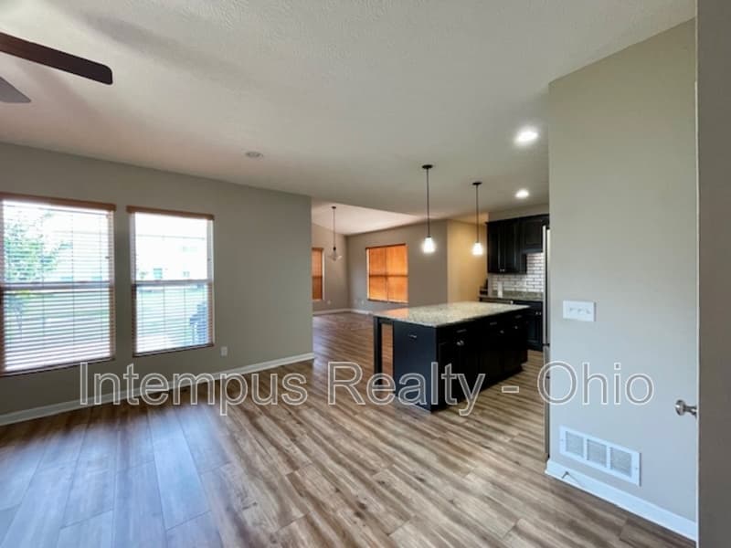 Sunbury House: 7311 Blackwell Dr