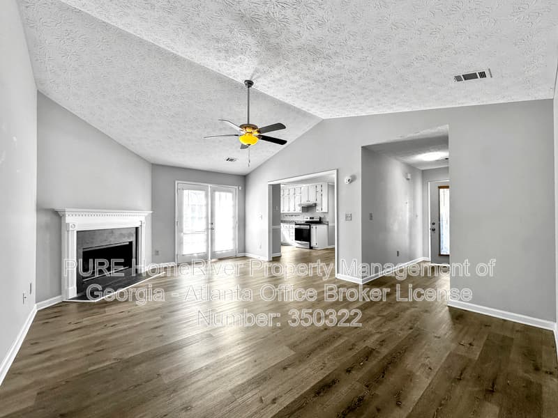 Fayetteville House: 140 Landing Dr