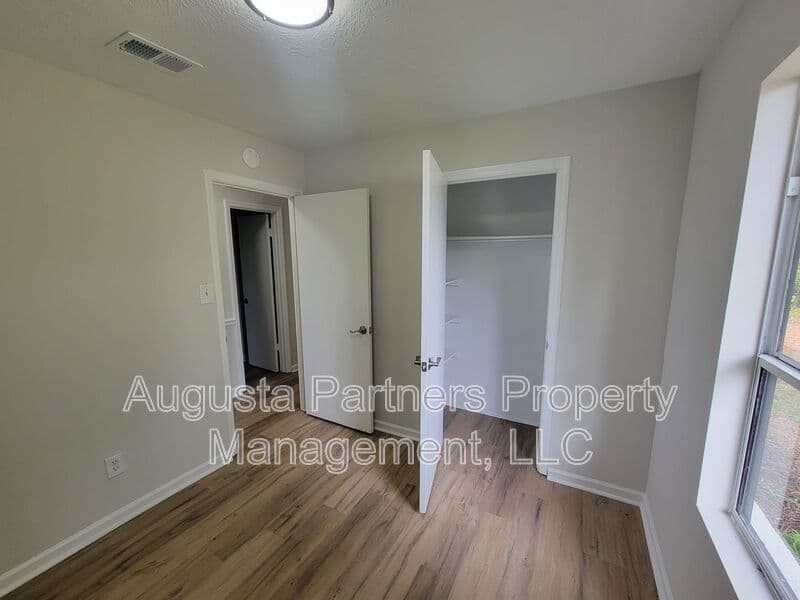 Augusta House: 3619 Abbey Road