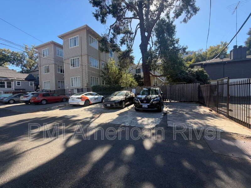 Sacramento House: 1319 H Street
