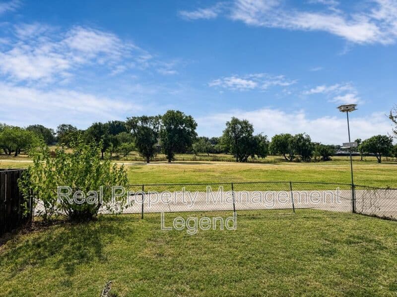 Carrollton House: 2930 Furneaux Ln