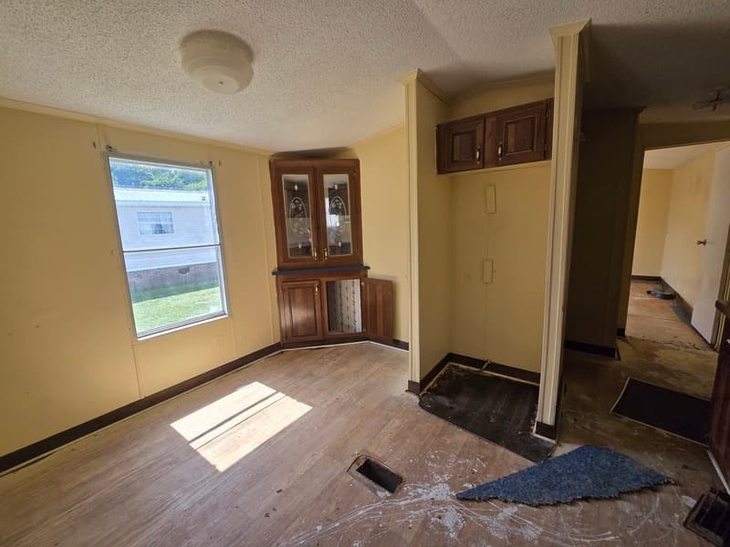 Fayetteville House: 2115 Cattail Cir