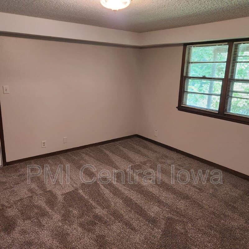 Windsor Heights Condo: 6615 Washington Ave