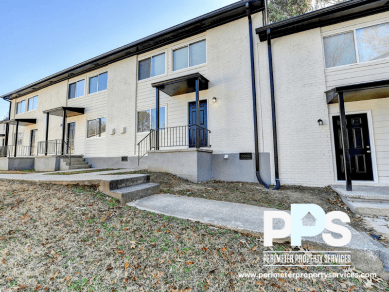 Atlanta House: 390 West Lake Avenue