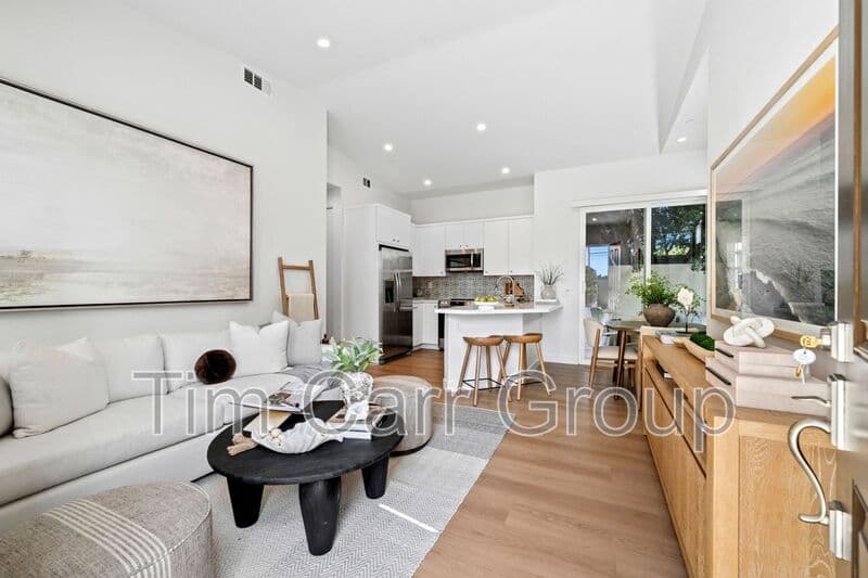Costa Mesa Condo: 376 Hamilton Street