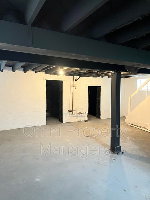 Detroit House: 19241 Moenart St