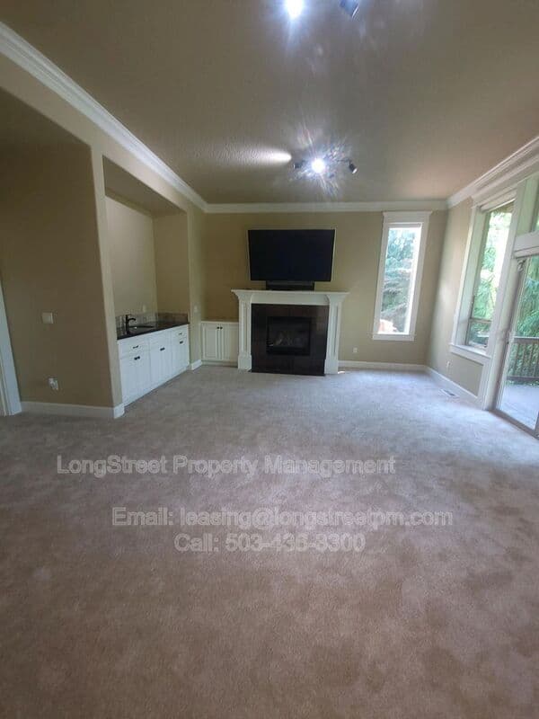 Portland House: 9739 NW Henry Ct