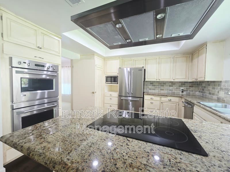 Glendale House: 3933 Karen Lynn Dr
