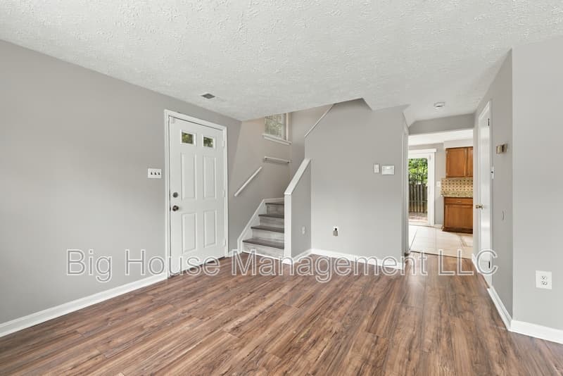 Waldorf Townhome: 1554 Pin Oak Dr