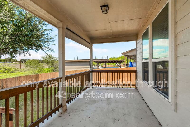 San Antonio House: 215 Rose Spoonbill