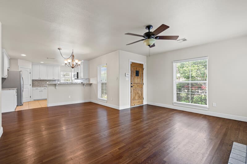 Fort Worth House: 2609 Benbrook Boulevard