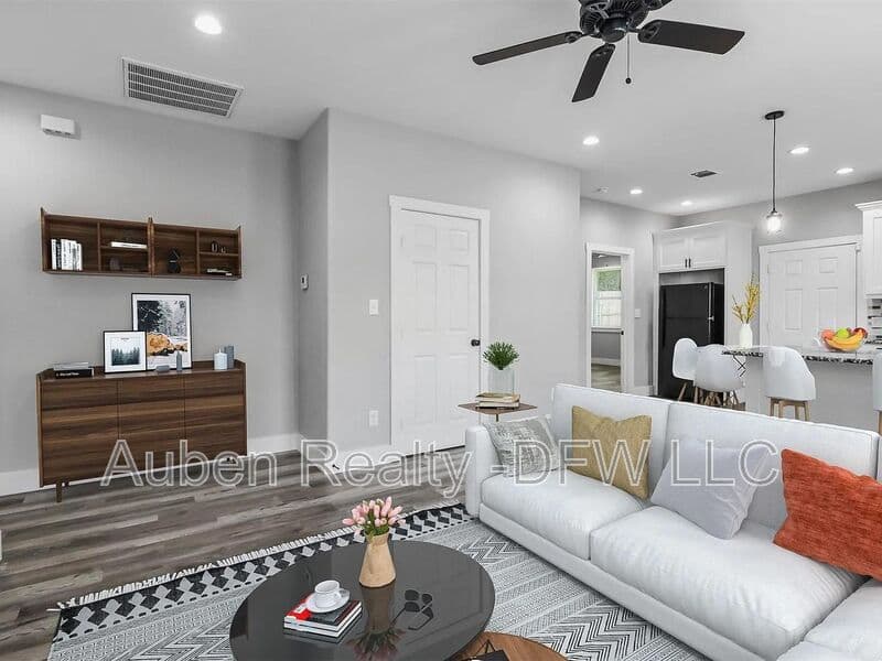 Denison House: 1104 W Elm Street