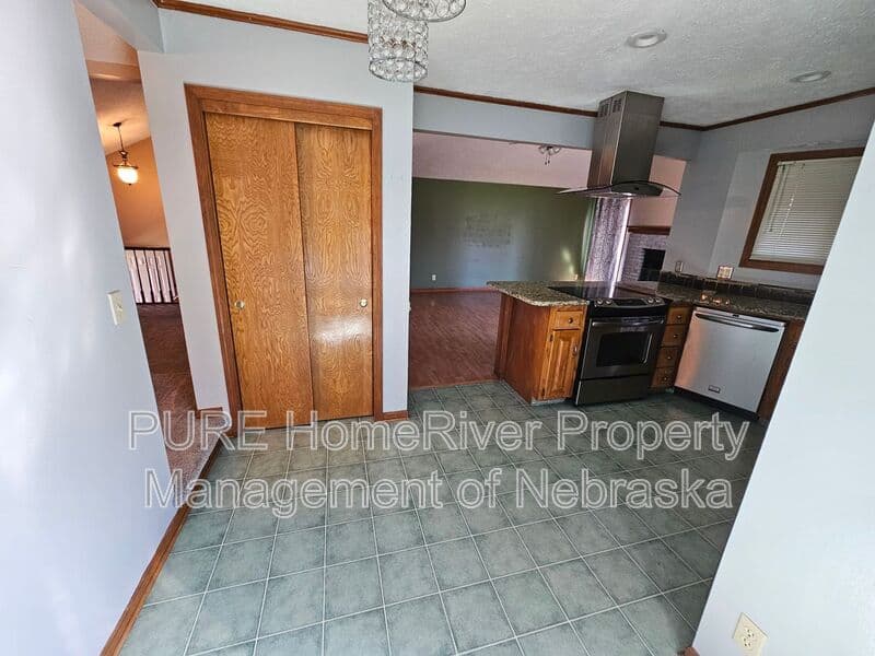 Omaha House: 12321 Wirt Street