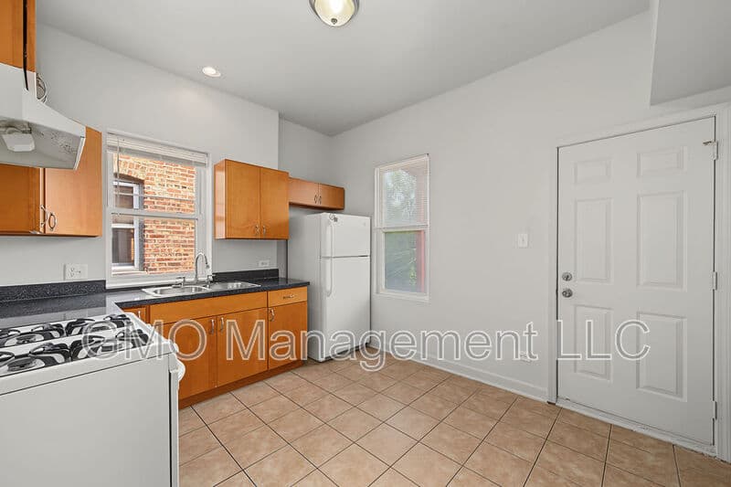 Chicago Condo: 4341 W Gladys St