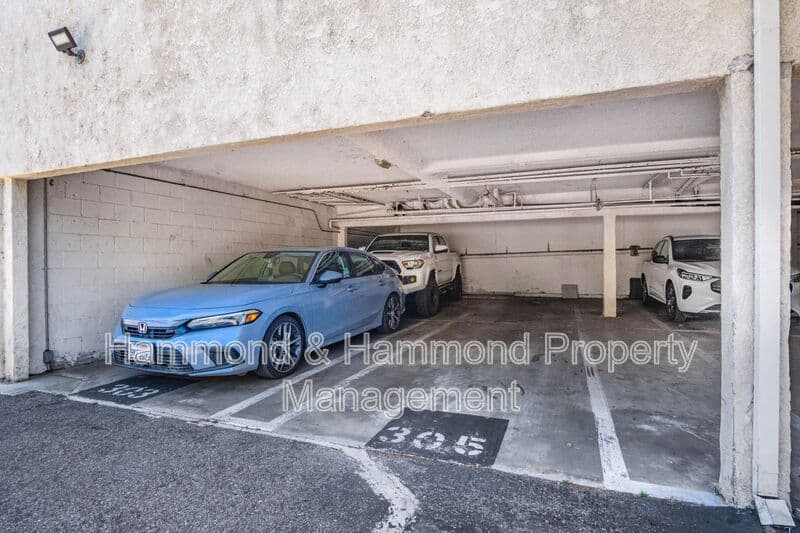 Tarzana Condo: 5700 Etiwanda Ave.