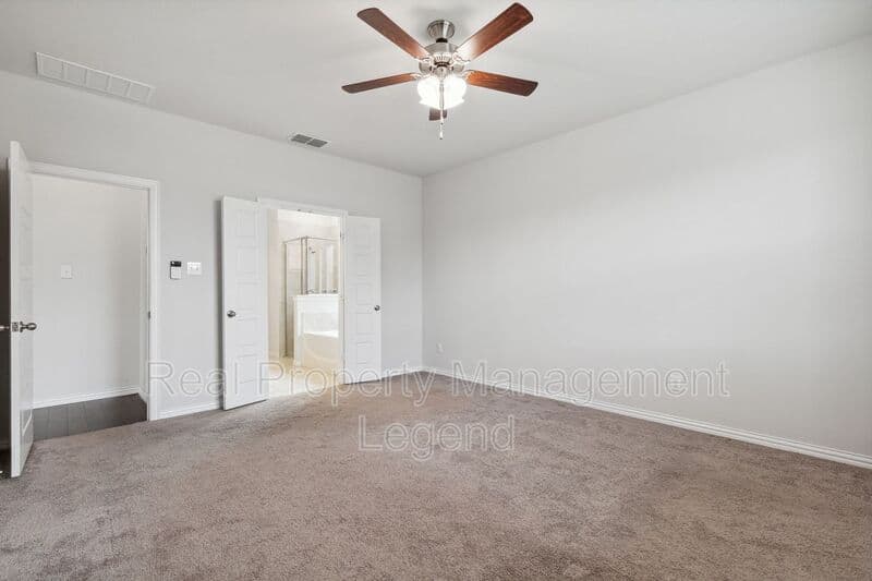 Aubrey House: 1833 Meadow Trail Lane
