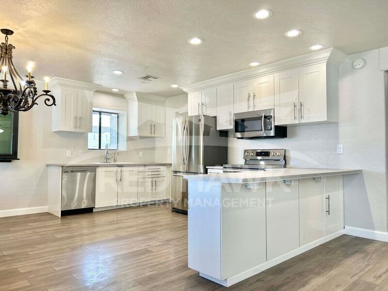 Chandler House: 281 S California St