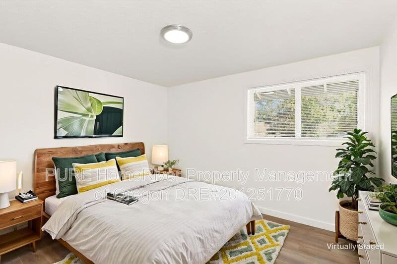 Portland Condo: 18411 E Burnside St