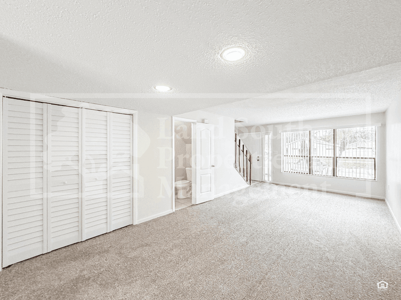 Lakeland House: 4948 Market Square