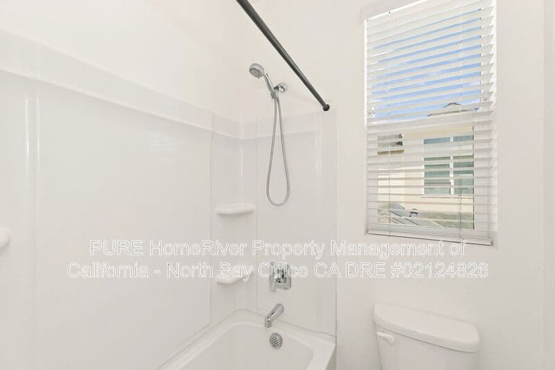 Santa Rosa Townhome: 511 Boyd St
