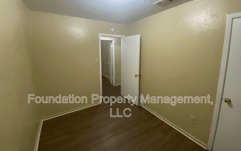 Memphis House: 1137 South Parkway East
